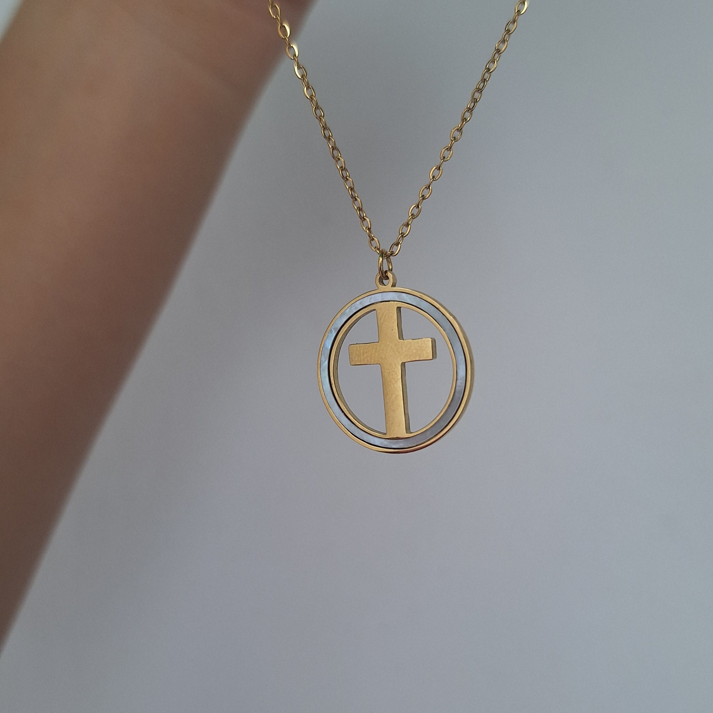 Collar Aro Cruz Nacarada | Dorado