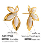 Zarcillo Con Petalos De Nacar Y Circón | Dorado