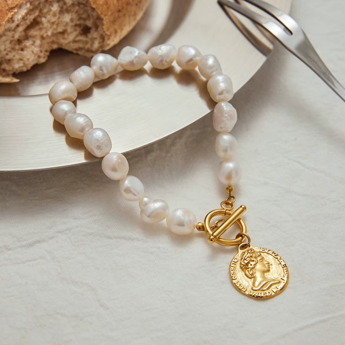 Pulsera de Perlas Dije Moneda | Dorado