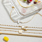 Pulseras de Hojas con Dije de Nácar Irregular y Circones | Dorado