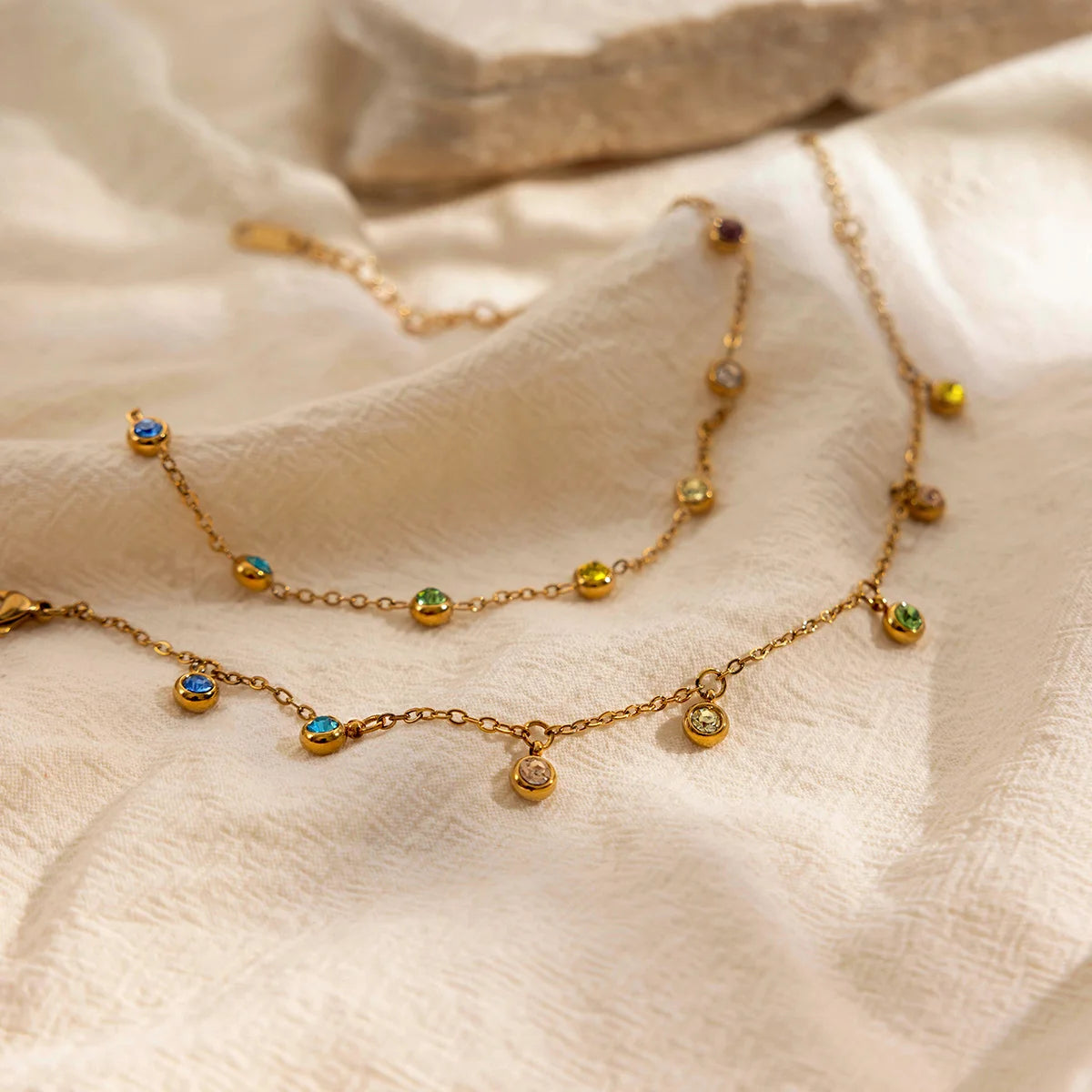 Pulseras con Estaciones de Circones Multicolores | Dorado