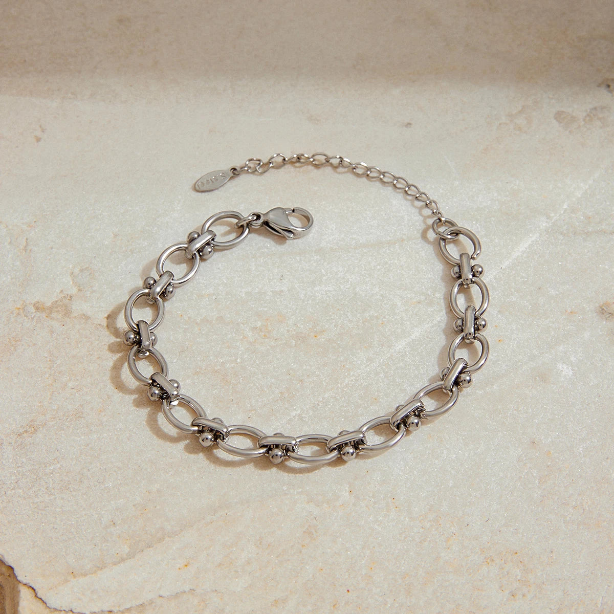 Pulsera De Eslabones Ovalados Con Detalles De Nudos Centrales | Plateado
