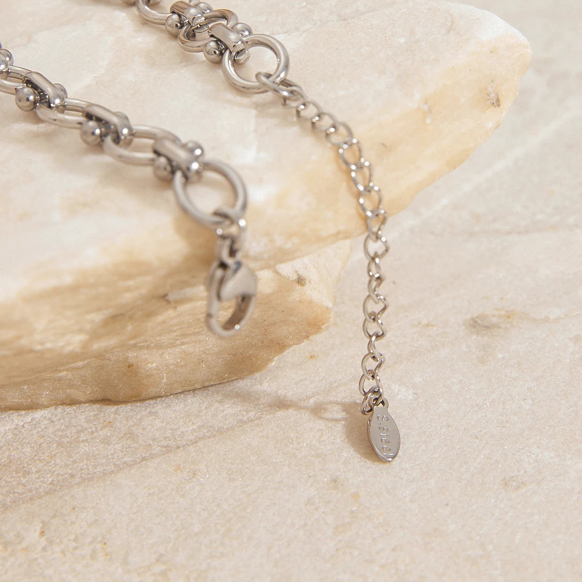 Pulsera De Eslabones Ovalados Con Detalles De Nudos Centrales | Plateado