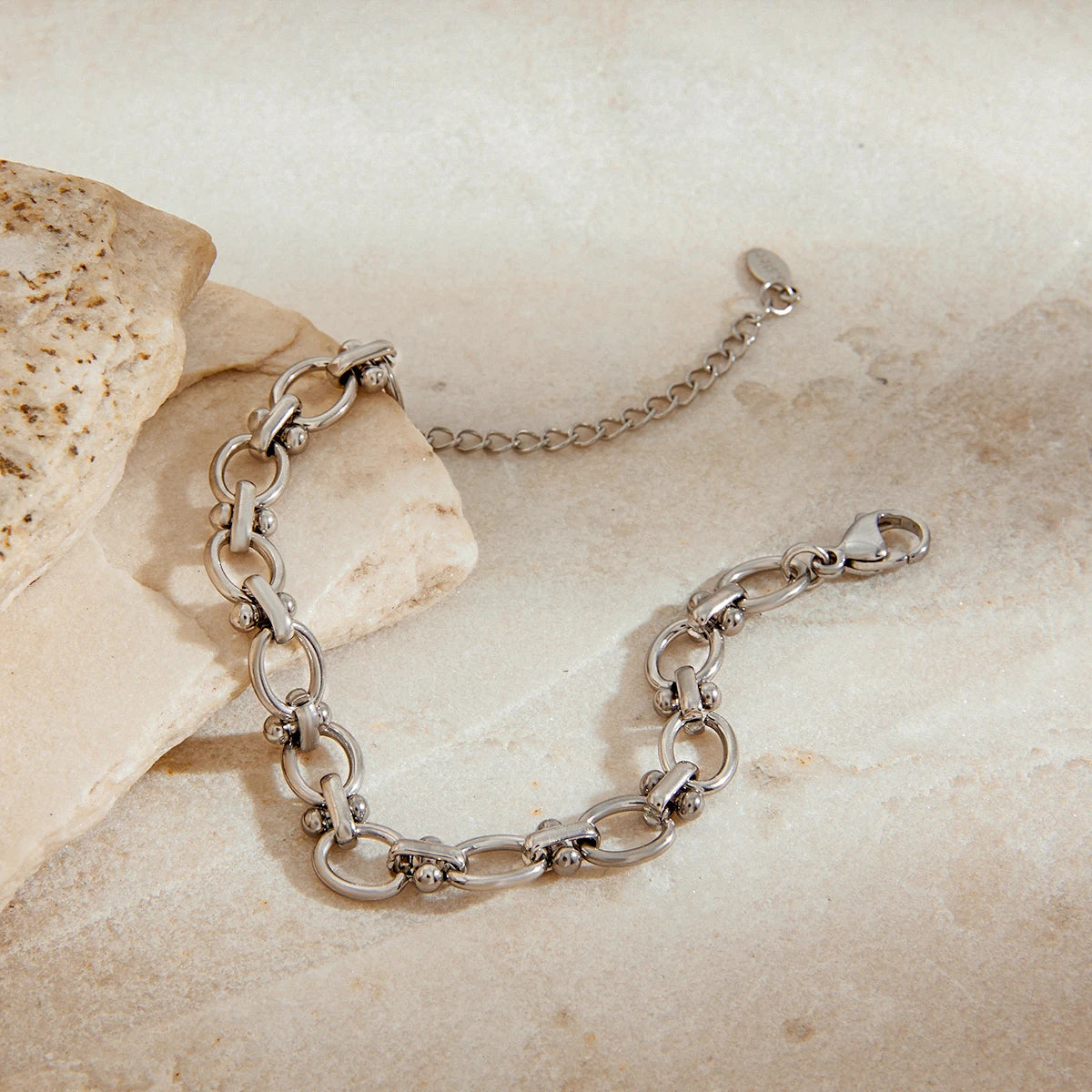 Pulsera De Eslabones Ovalados Con Detalles De Nudos Centrales | Plateado