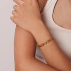 Pulsera De Eslabones Ovalados Con Detalles De Nudos Centrales | Dorado