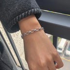 Pulsera De Eslabones Ovalados Con Detalles De Nudos Centrales | Plateado