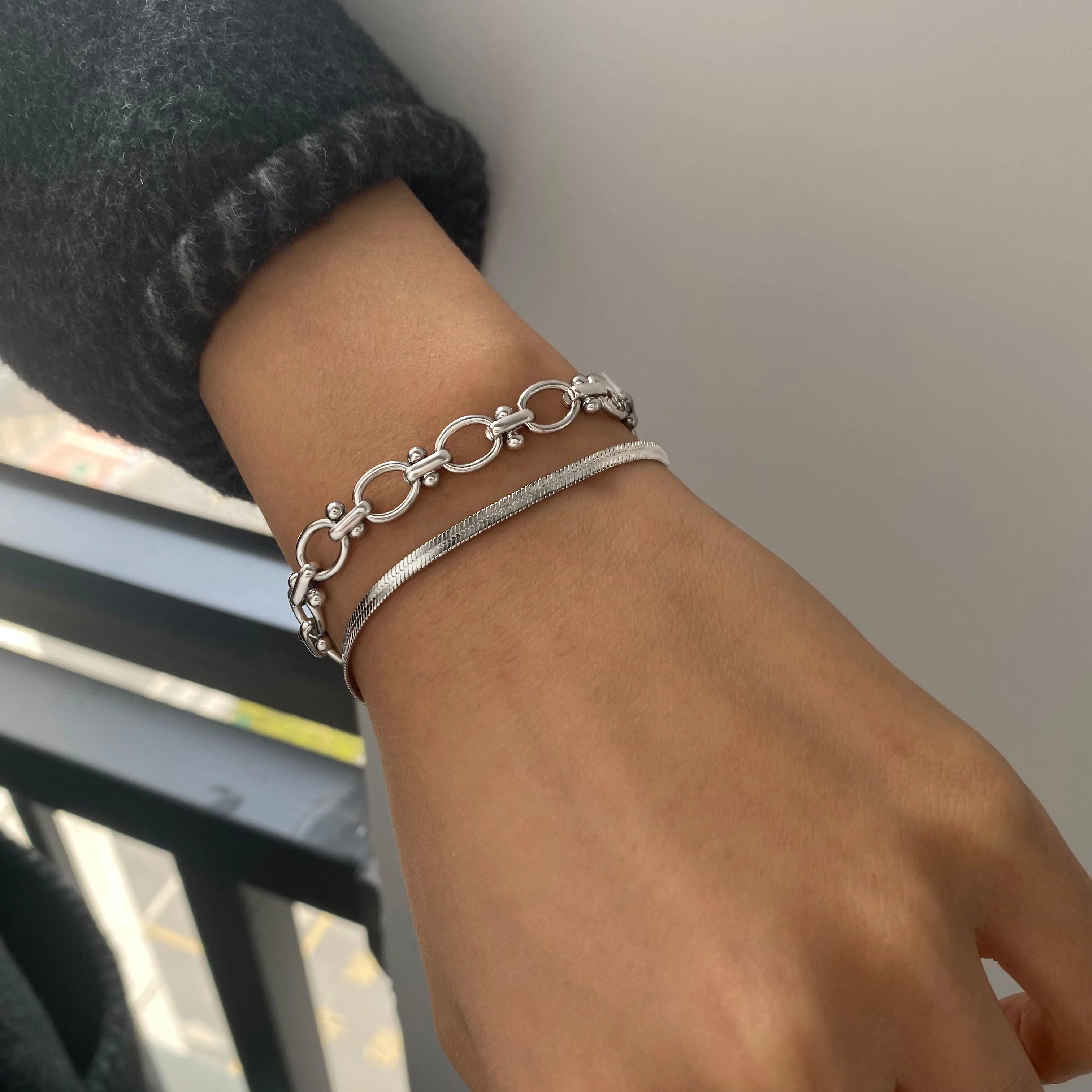 Pulsera De Eslabones Ovalados Con Detalles De Nudos Centrales | Plateado