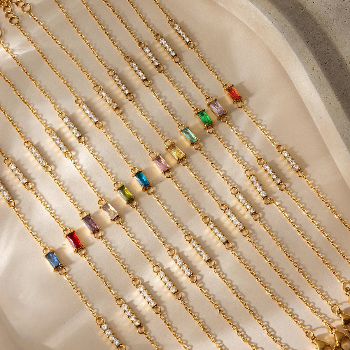 Pulseras Dúo Minimalista Con Dije De Cruz Y Cristal | Dorado