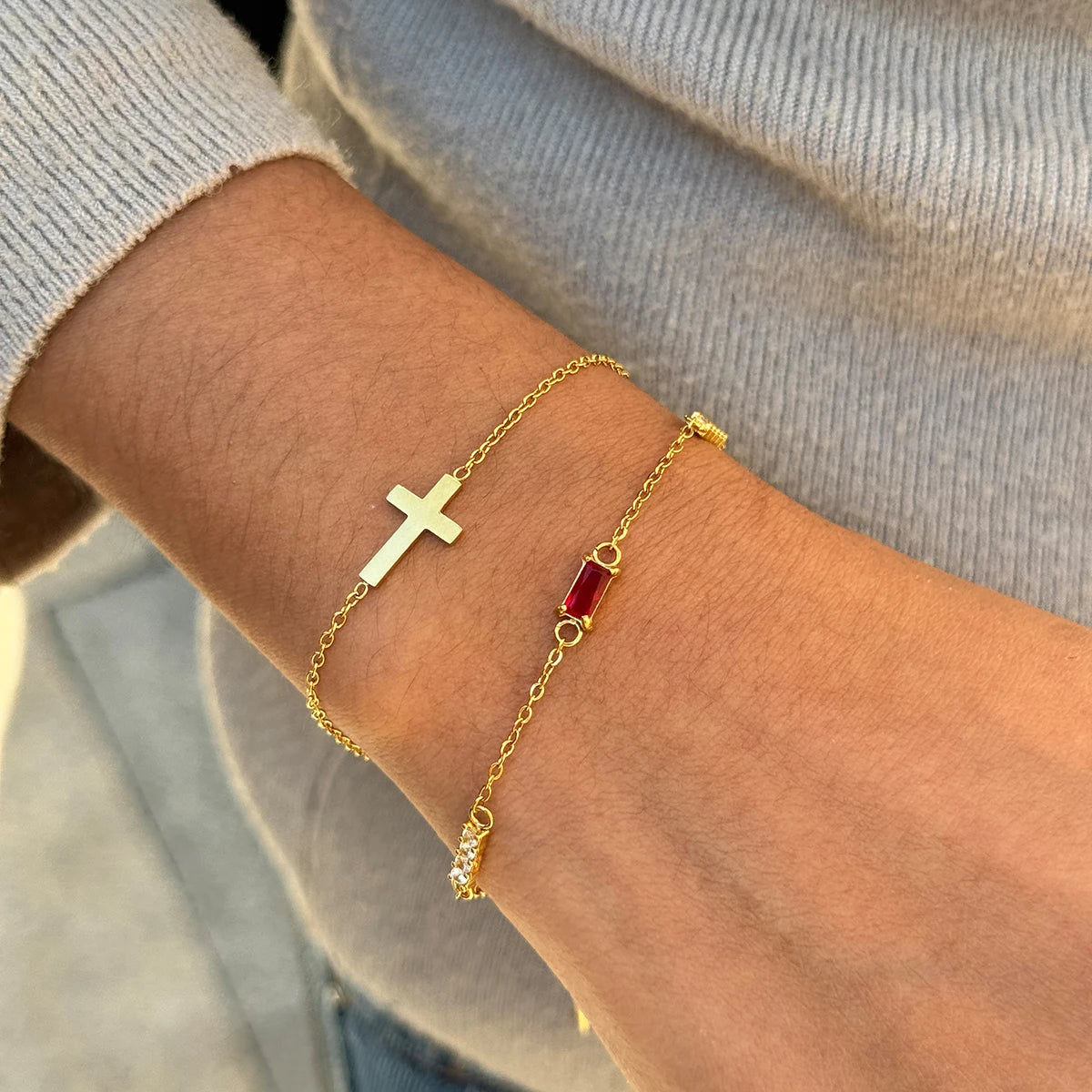 Pulseras Dúo Minimalista Con Dije De Cruz Y Cristal | Dorado