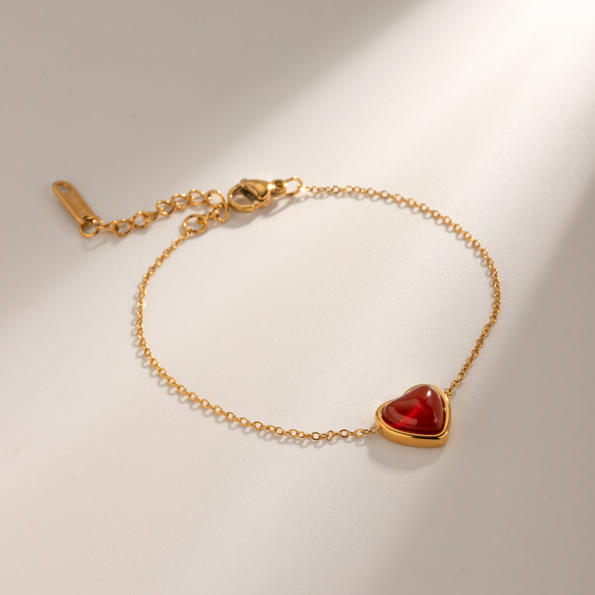 Pulsera Cadena fina dije Corazon Rojo | Dorado