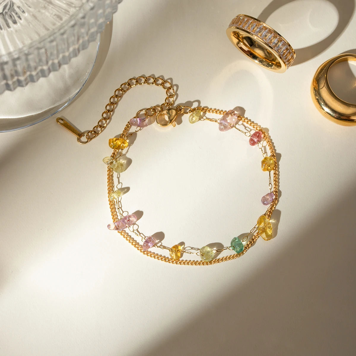 Pulsera Doble Cadena con Dijes de Grava de Colores | Dorado