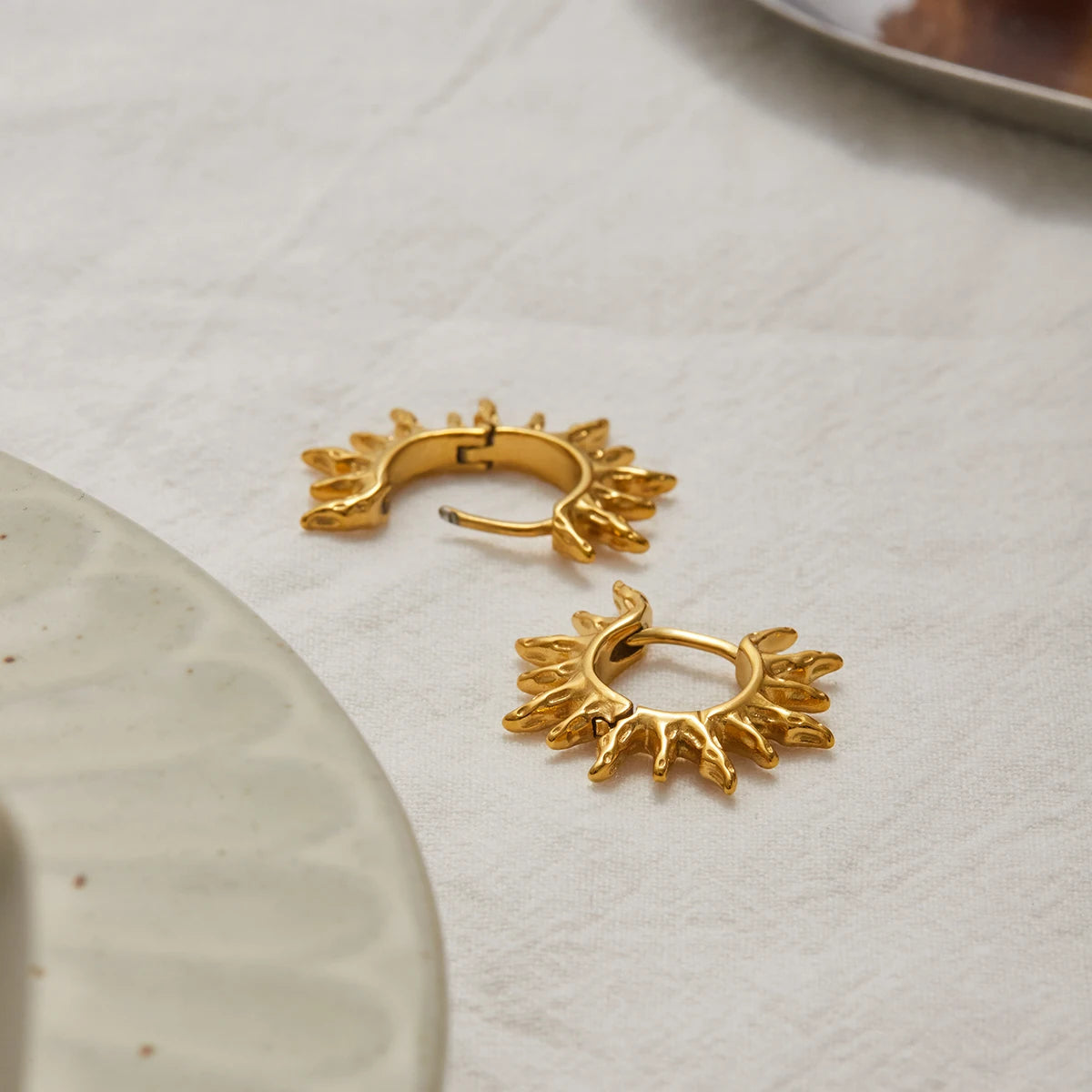 Argolla Con Silueta De Sol Radiante | Dorado