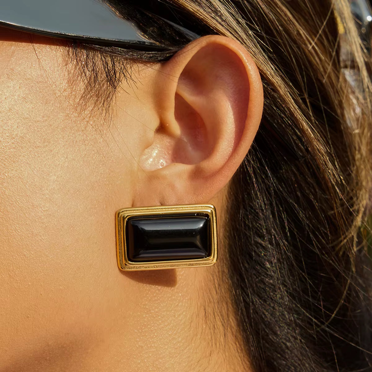 Zarcillo De Boton Estilo Baguette Negro | Dorado