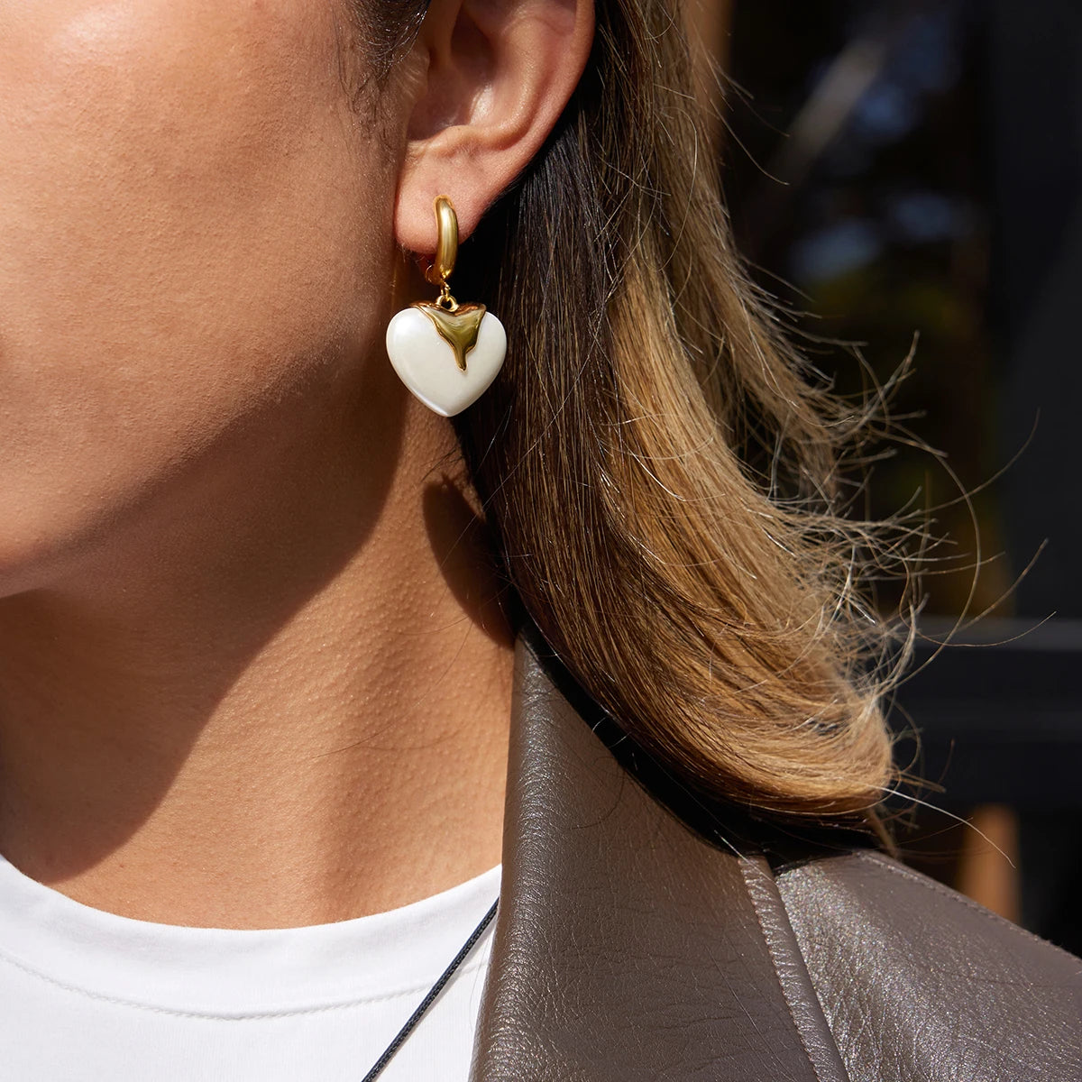 Argollas Con Dije De Corazon Nacarado Y Metal Liquido | Dorado