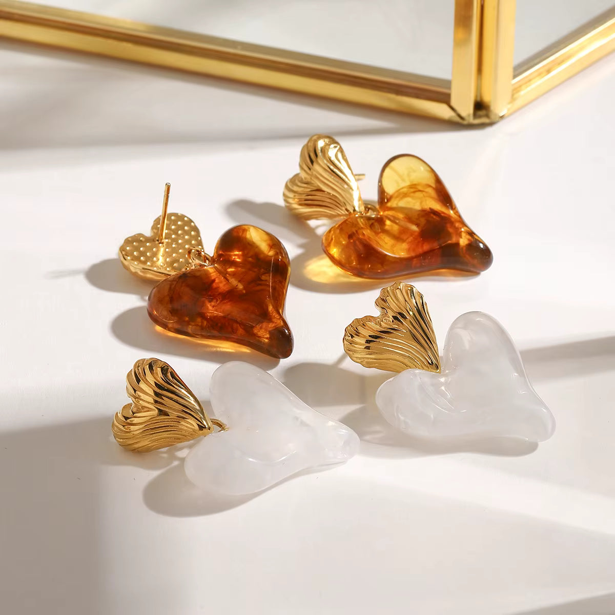 Zarcillo Corazón Nacarado | Dorado