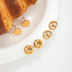 Zarcillos Con Diseño De Dona, Pretzel y Waffle Texturizada | Dorado