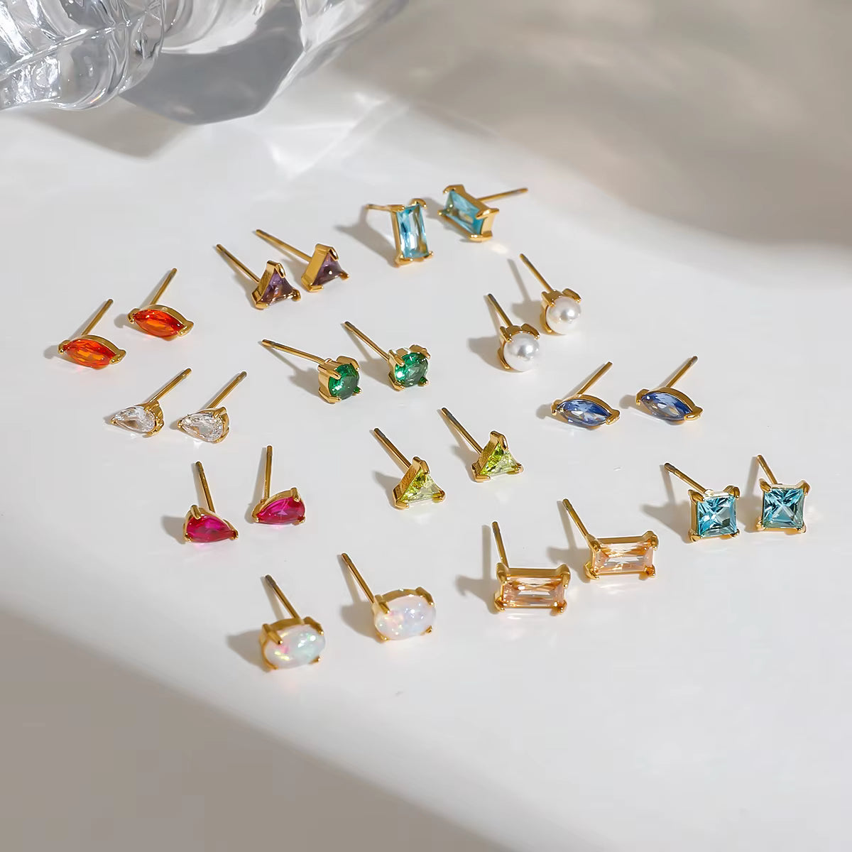 Zarcillos Minimalistas Con Circón Variados  | Dorado