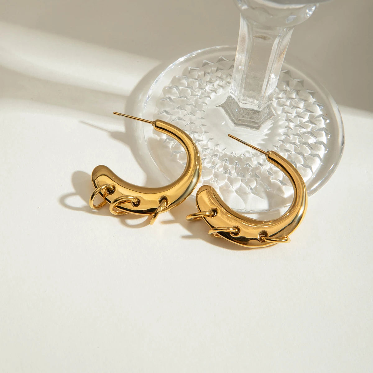 Zarcillo Con Tres Dijes Aros | Dorado