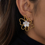 Zarcillo Grandes Flor Centro Blanco | Dorado