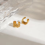 Par Ear Cuff De Perfil Ancho Con Silueta De Coral | Dorado