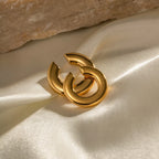 Par Ear Cuff Pulido Con Silueta En C | Dorado