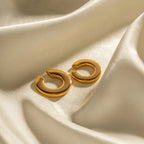 Par Ear Cuff Pulido Con Silueta En C | Dorado