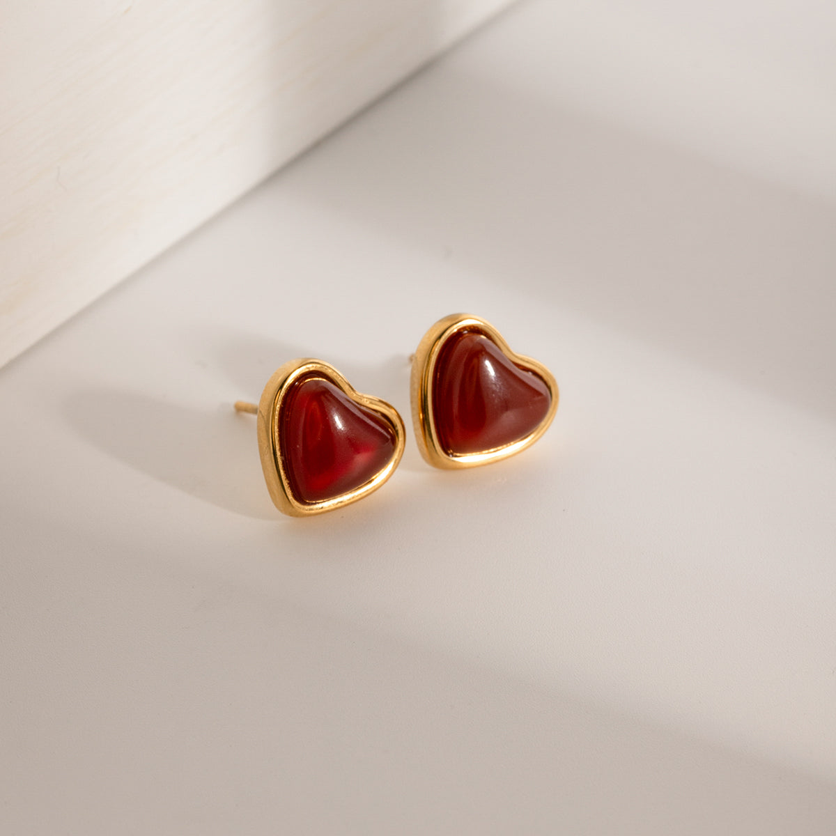 Zarcillo Corazon Pequeño Rojo | Dorado