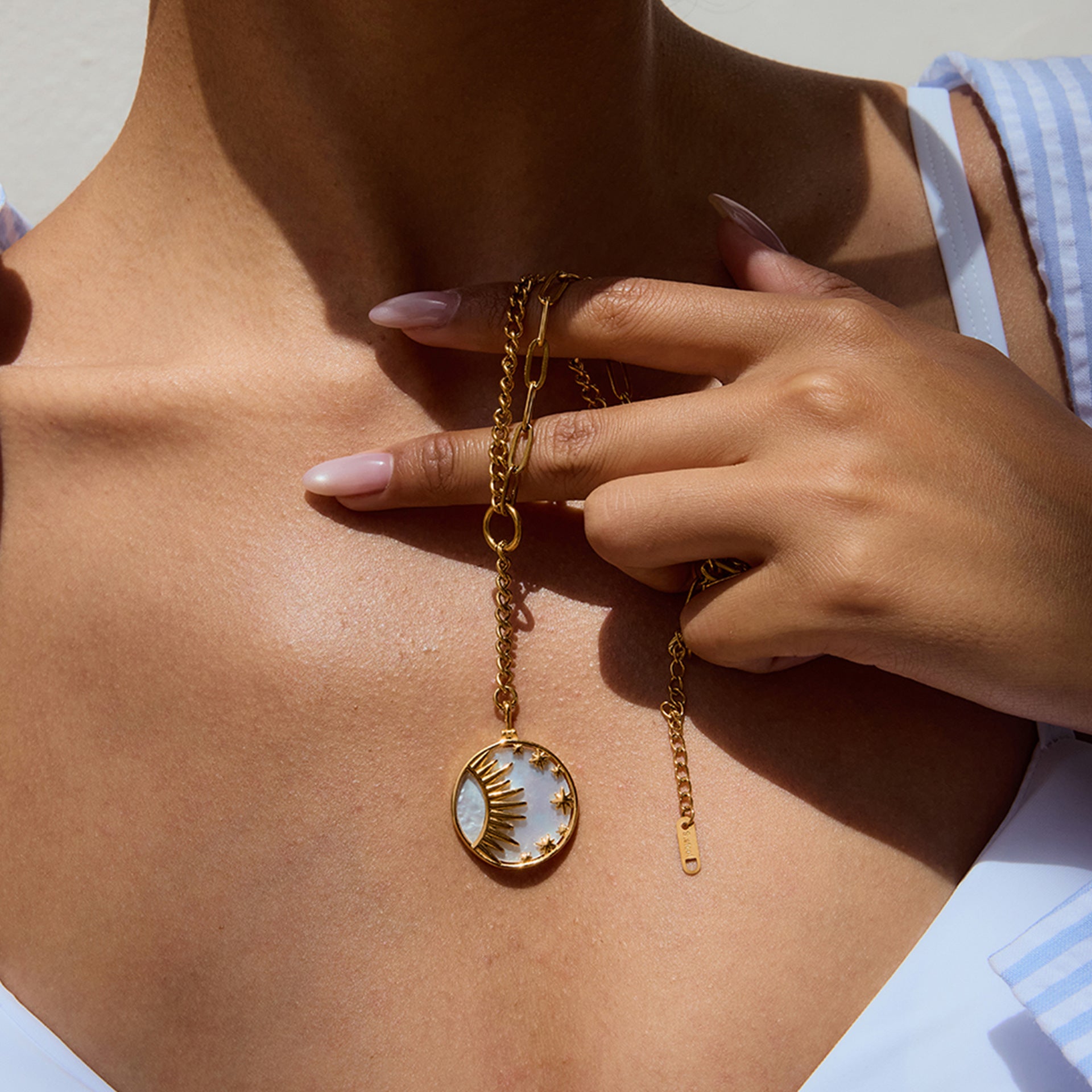 Collar Sol Estrellas En Y | Dorado