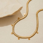 Collar tejido Serpiente con Colgantes brillantes | Dorado