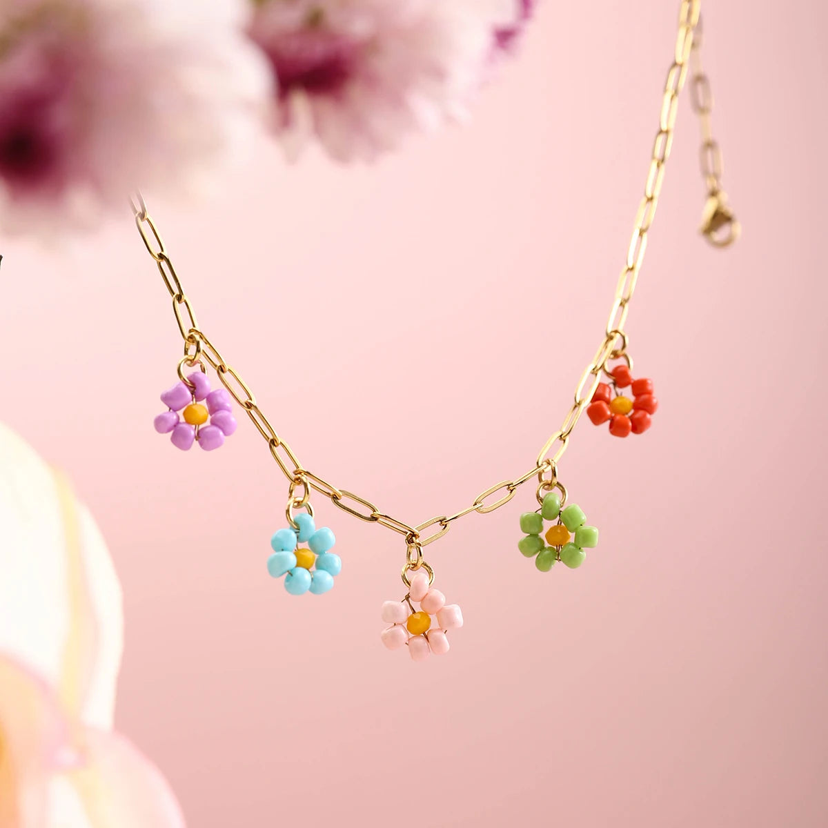 Collar 5 Dijes Flores Colores | Dorado