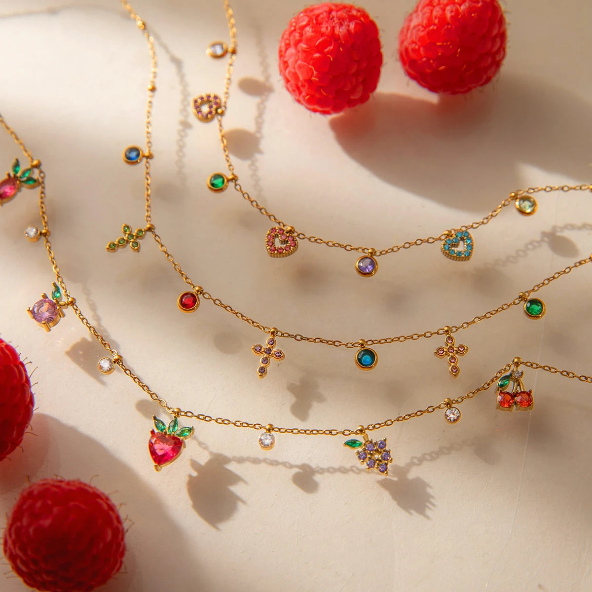 Collares Mini Dijes de Corazón, Cruz, Fresa y Uva - Dorado