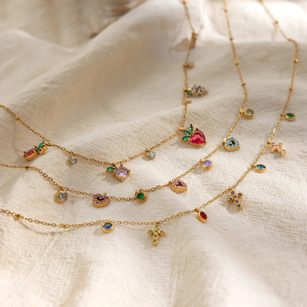 Collares Mini Dijes de Corazón, Cruz, Fresa y Uva - Dorado