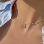 Collar Gota De Cristal Con Circones Incrustados En Cadena Fina | Dorado