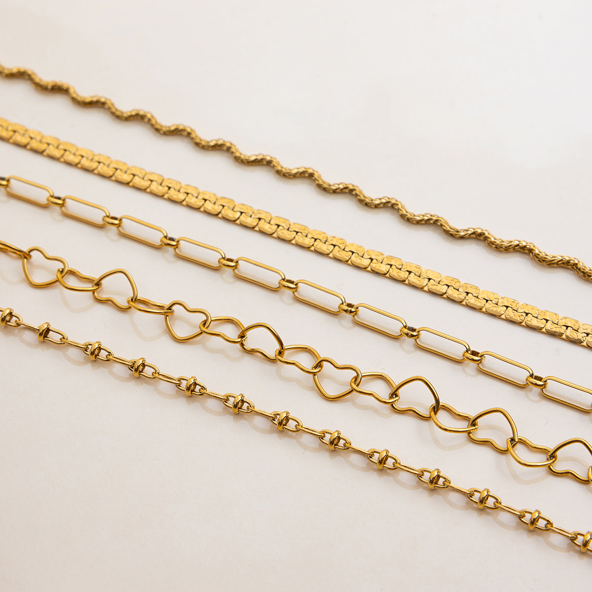 Cadena Collar Rígida Onda | Dorado