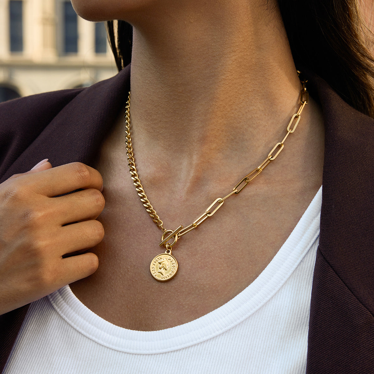 Collar largo 2 Cadenas, Moneda y Broche OT | Dorado