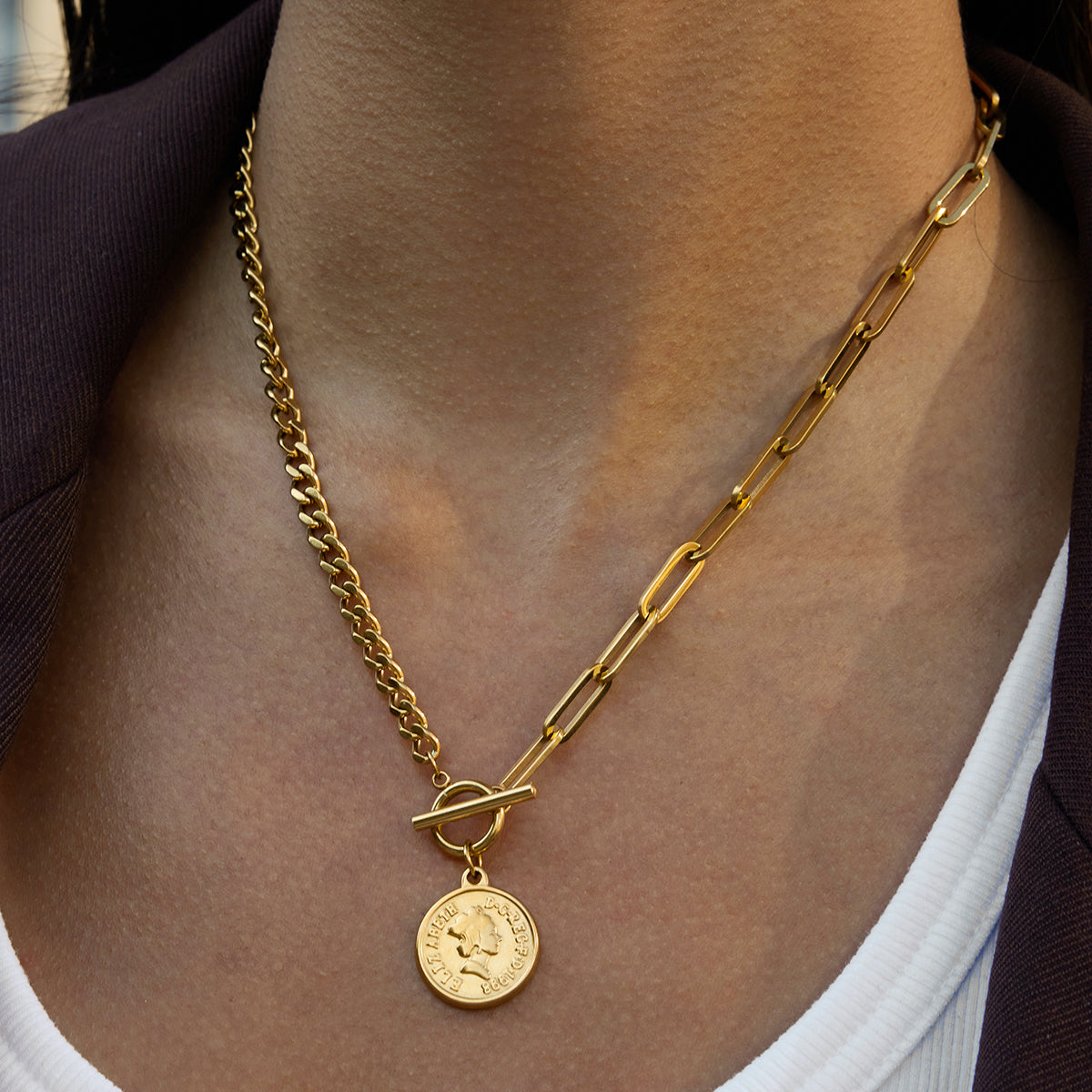 Collar largo 2 Cadenas, Moneda y Broche OT | Dorado