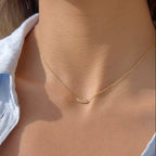 Collar Curvo Minimalista Con Circones Baguette | Dorado