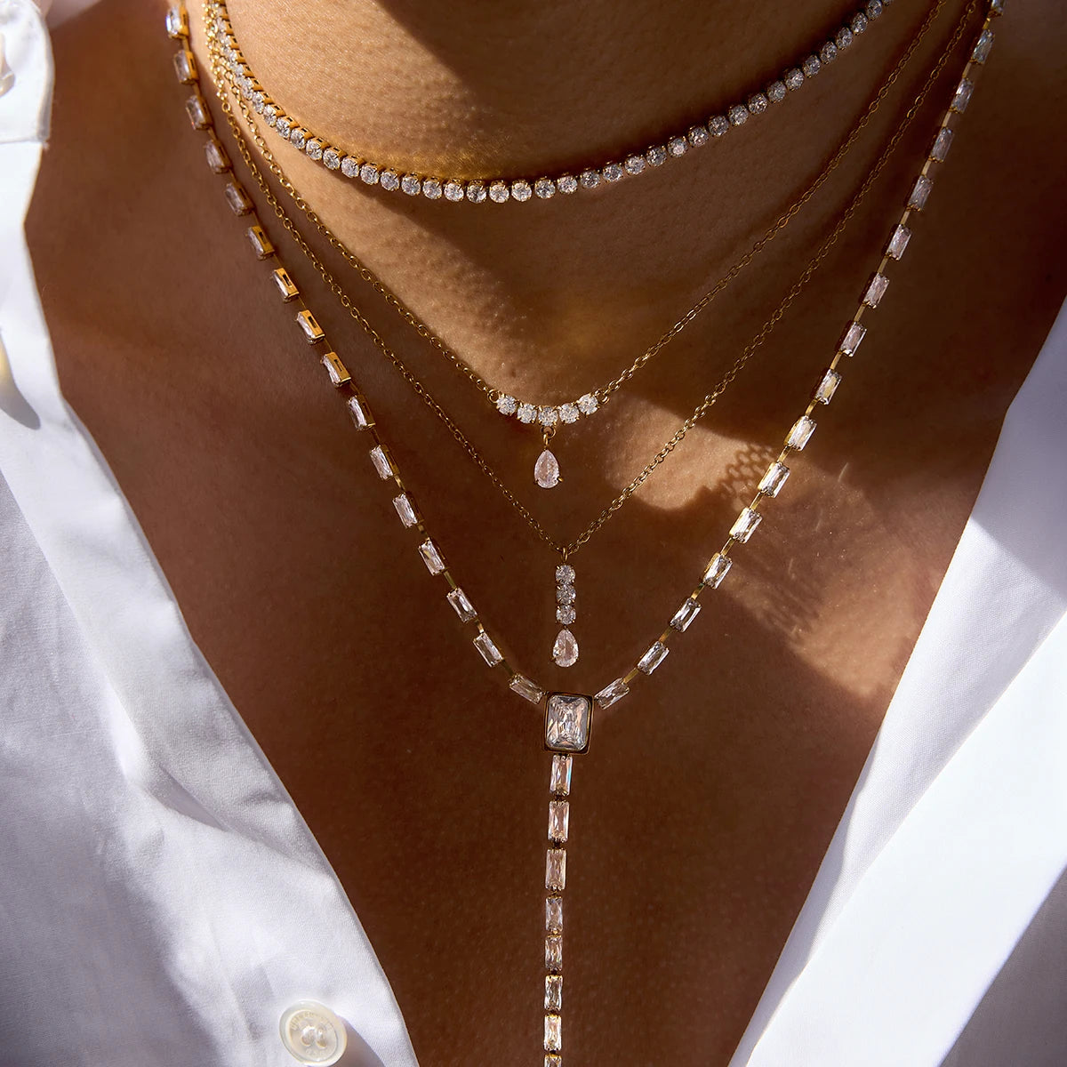 Collar Minimalista Con dije Triple Cristal | Dorado