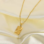 Collar Placa Rectangular | Dorado