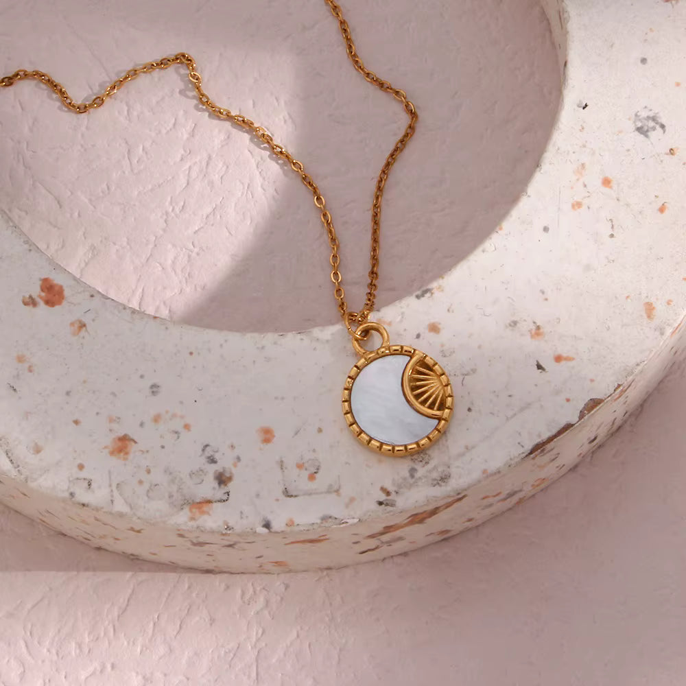 Collar Luna Nacarada | Dorado