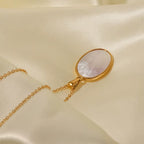 Collar Oval Nacarado Reversible Medio Sol | Dorado