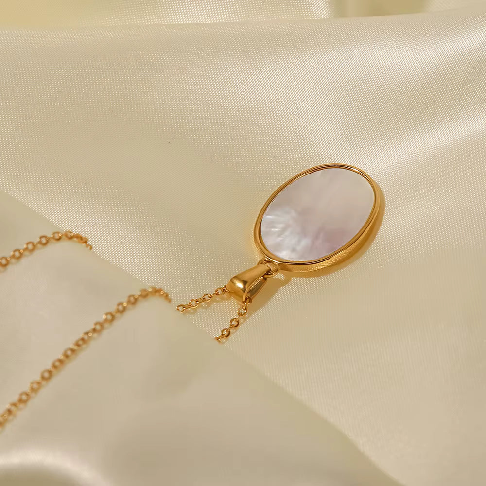 Collar Oval Nacarado Reversible Medio Sol | Dorado