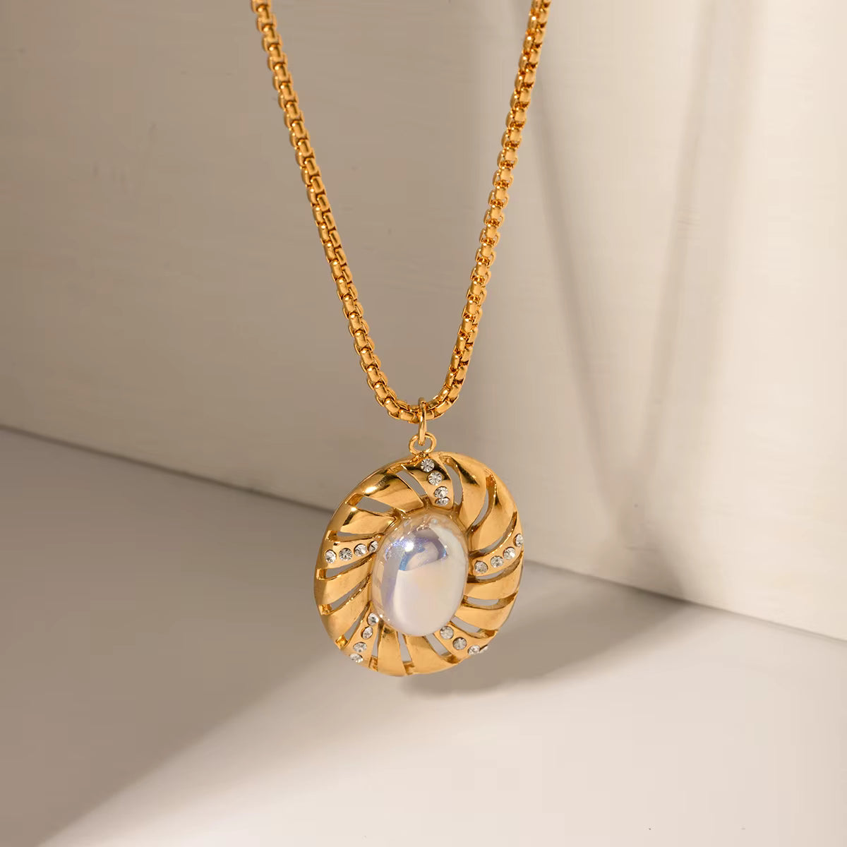 Collar Espiral Tornasol  | Dorado