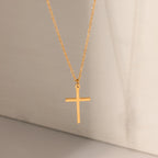 Collar con dije de cruz religiosa | Dorado