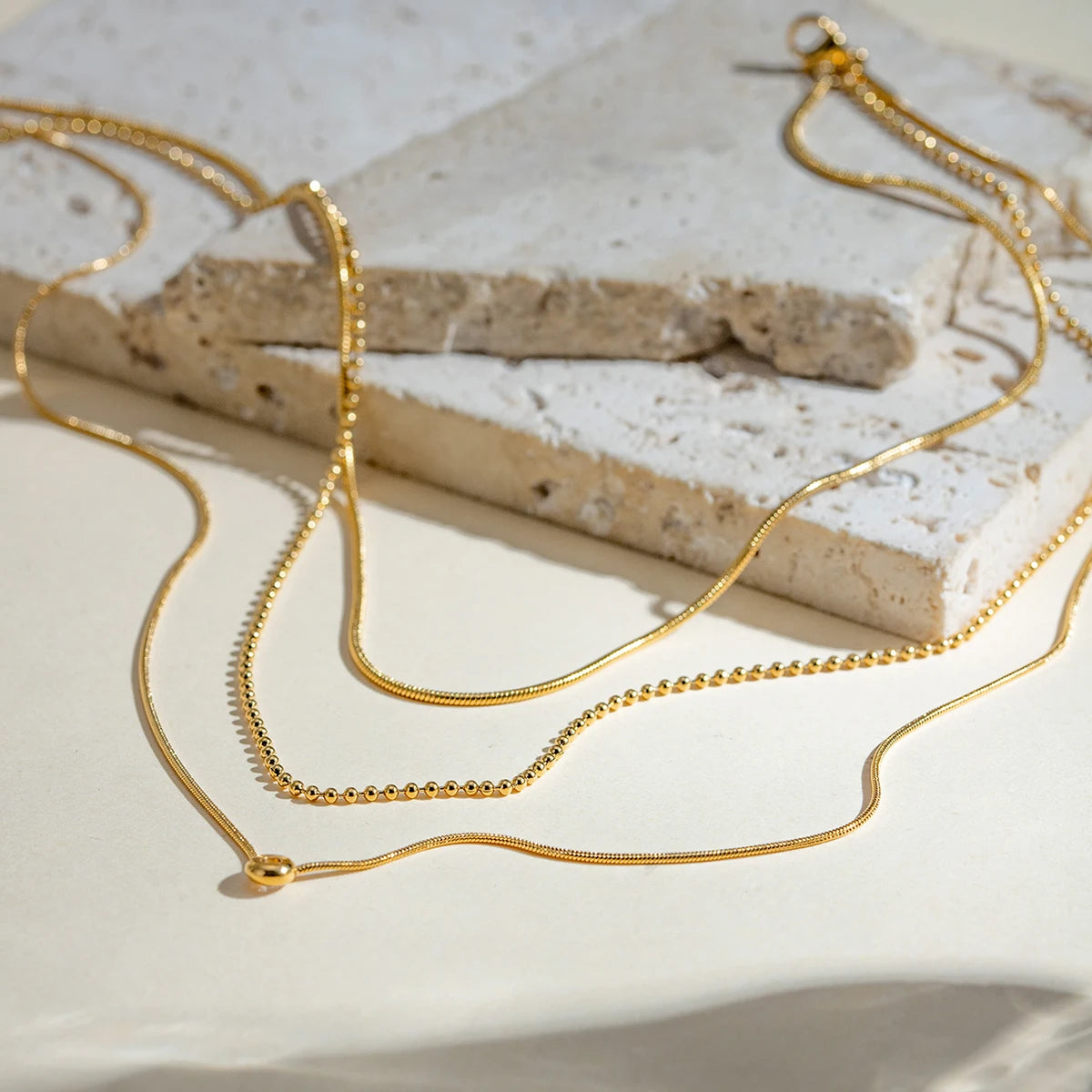 Collar Triple Capa Con Punto De Luz En Circón Minimalista | Dorado