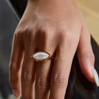 Anillo Nacar Blanco En Corte Marquesa | Dorado