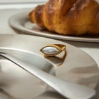 Anillo Nacar Blanco En Corte Marquesa | Dorado