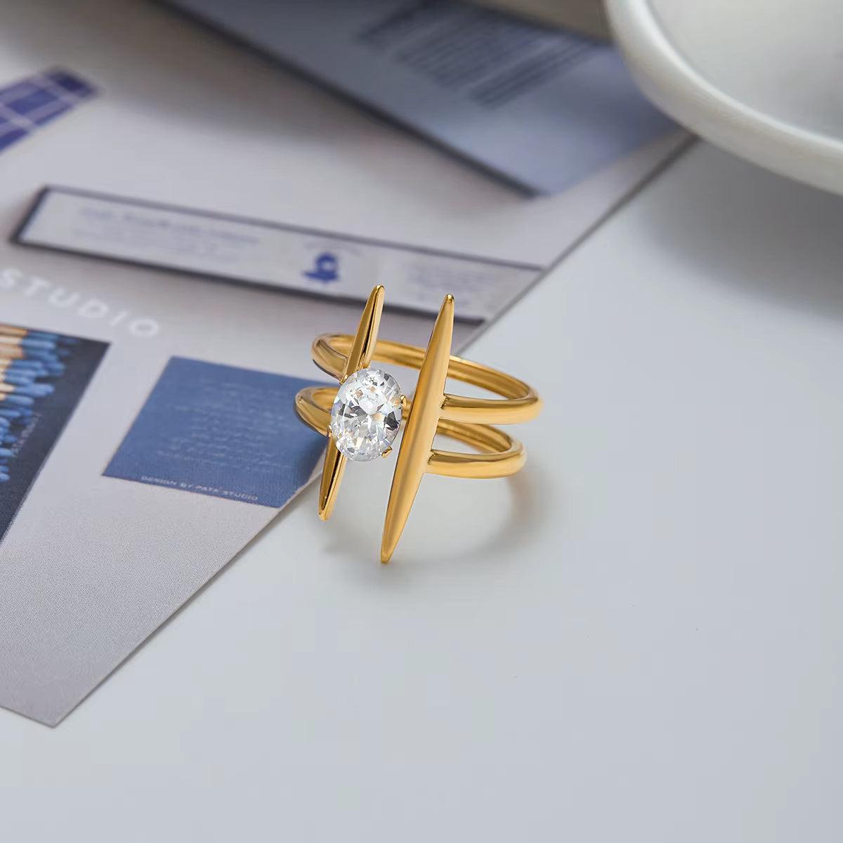 Anillo H brillante| Dorado