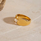 Anillo geométrico con corte esmeralda | Dorado