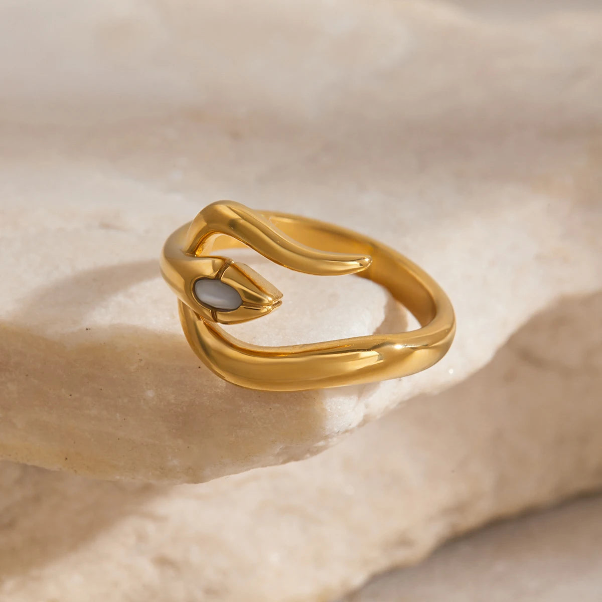 Anillo Con Diseño De Serpiente Envolvente Y Acabado Liso | Dorado